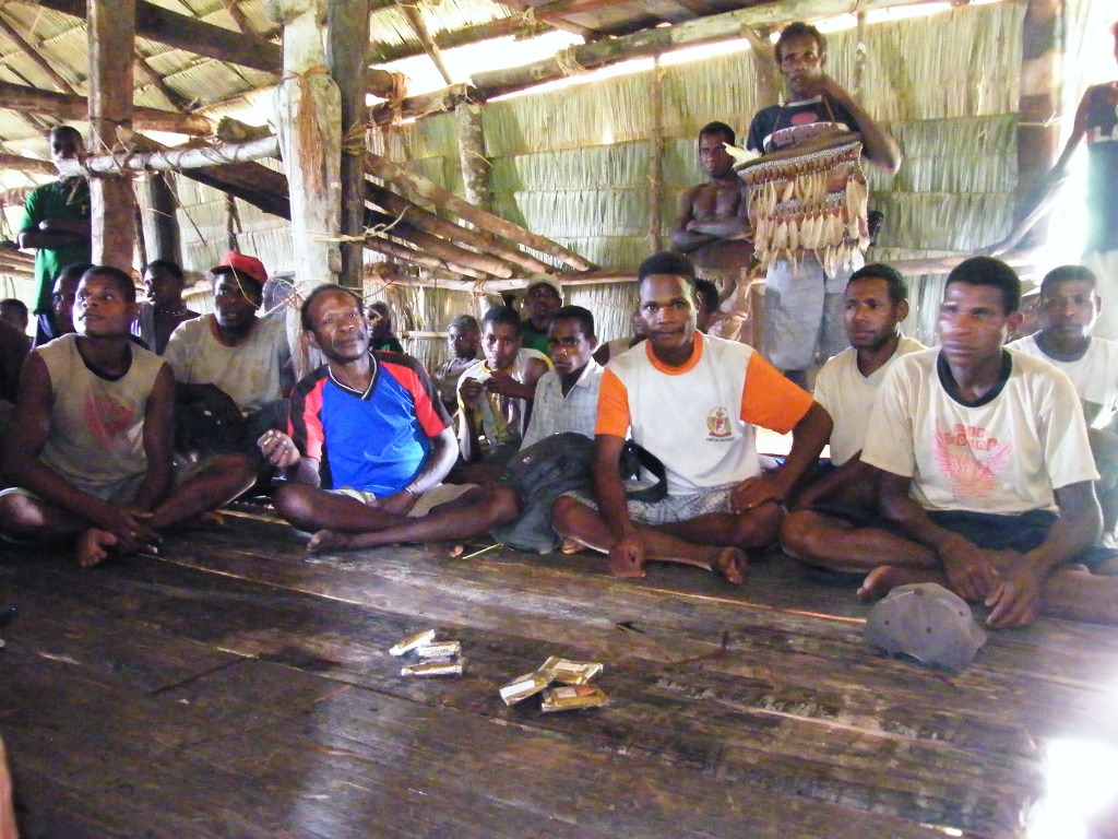 offrande de tabac en signe de bienvenue (coutume du don) offrande de tabac en signe de bienvenue (coutume du don)